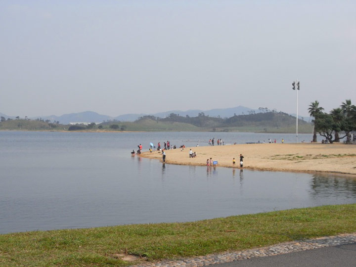 好去处 广东西湖之东莞松山湖    阳光沙滩是位于松山湖生态景区内的