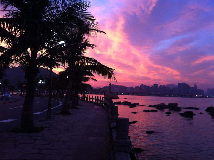 珠海情侣路是珠海的一大看点 珠海城市的标志性建筑之一 情侣路又被誉